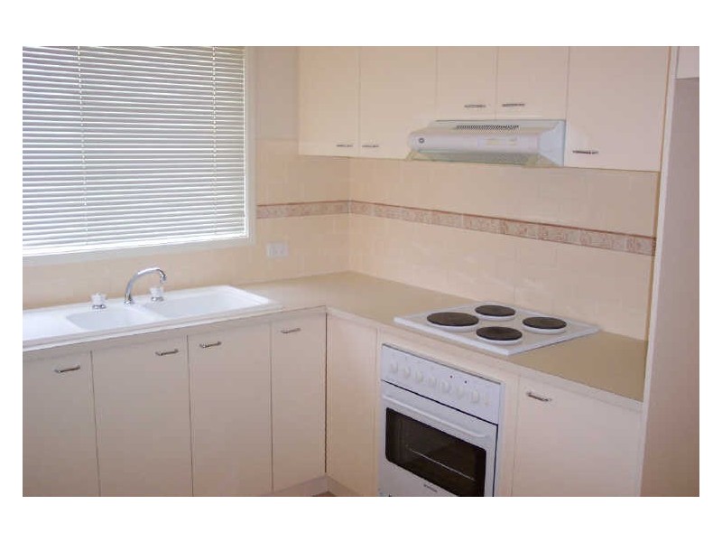 9 Poplar Crescent, Jerrabomberra NSW 2619