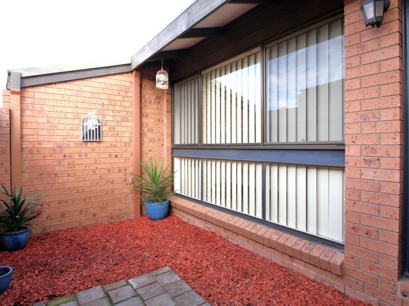 2/15 McKeahnie Street, Queanbeyan NSW 2620