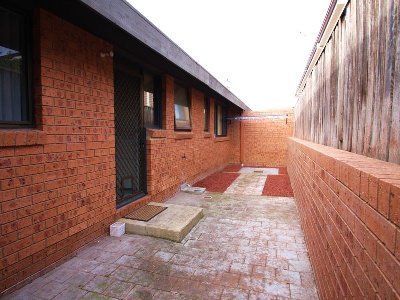 2/15 McKeahnie Street, Queanbeyan NSW 2620