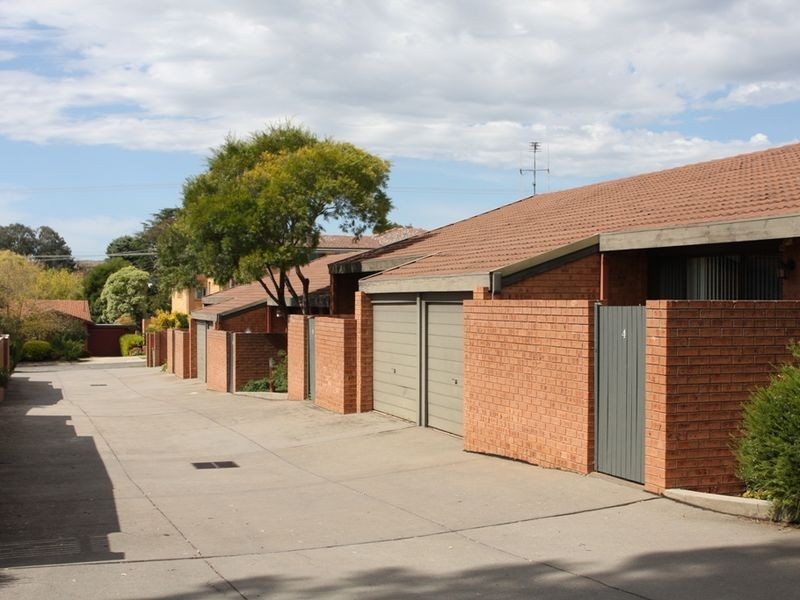 2/15 McKeahnie Street, Queanbeyan NSW 2620