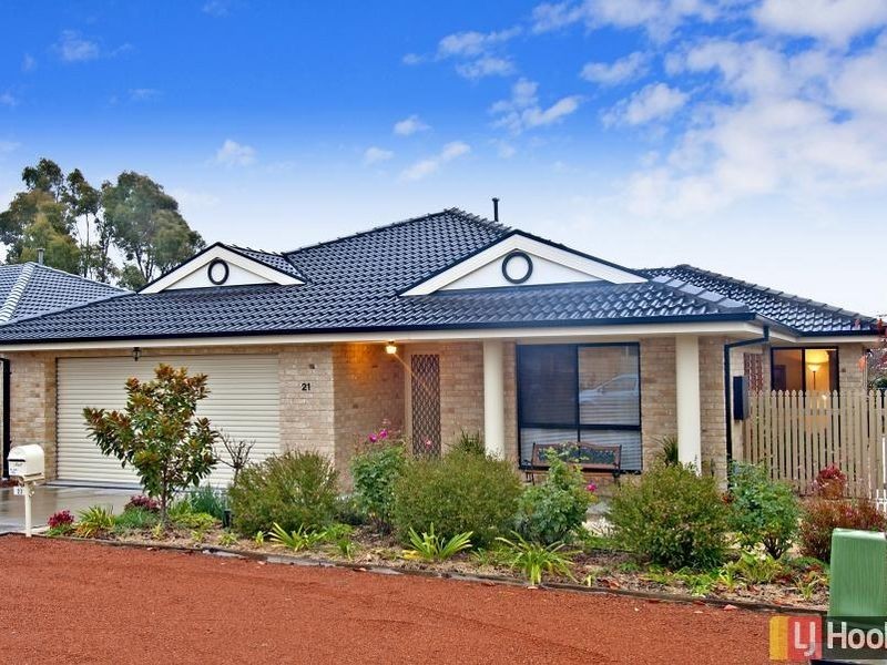 21 Dora Street, Jerrabomberra NSW 2619