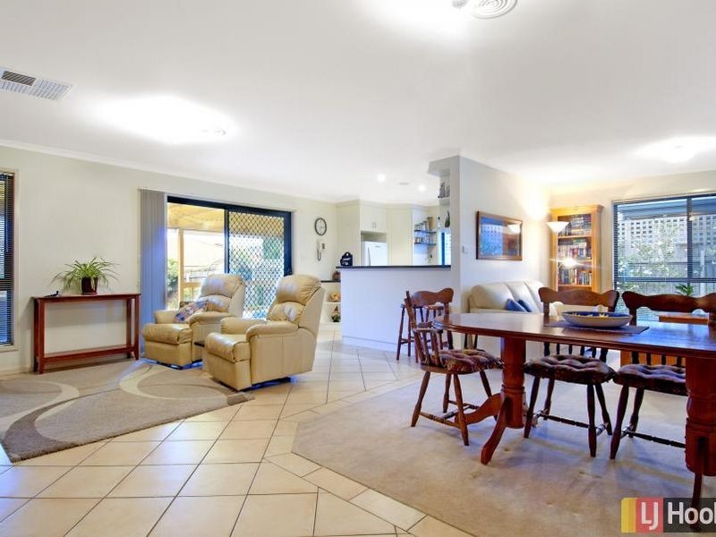 21 Dora Street, Jerrabomberra NSW 2619