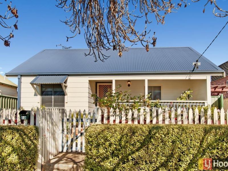 13 Derrima Road, Queanbeyan NSW 2620