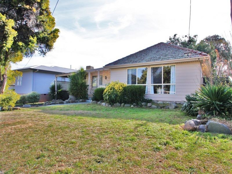 15 Elizabeth Crescent, Queanbeyan NSW 2620