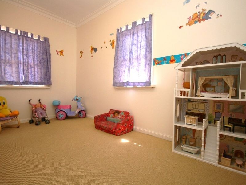 15 Elizabeth Crescent, Queanbeyan NSW 2620