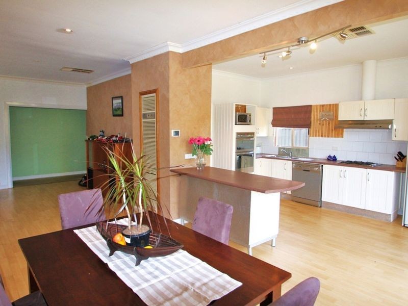 15 Elizabeth Crescent, Queanbeyan NSW 2620