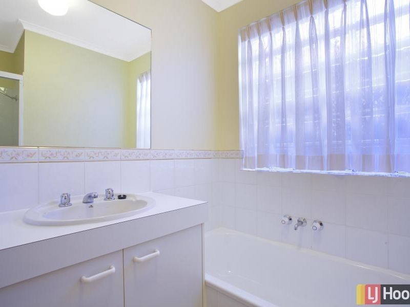 11 Melrose Place, Jerrabomberra NSW 2619