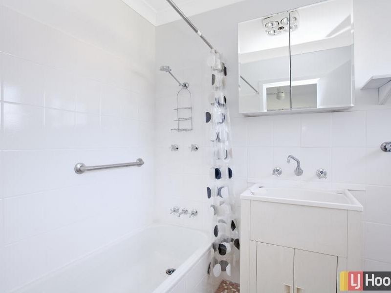 4/17 Moore Street, Queanbeyan NSW 2620