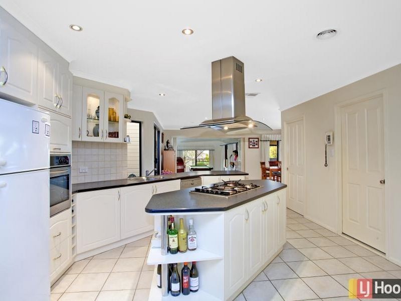 11 Boree Place, Jerrabomberra NSW 2619