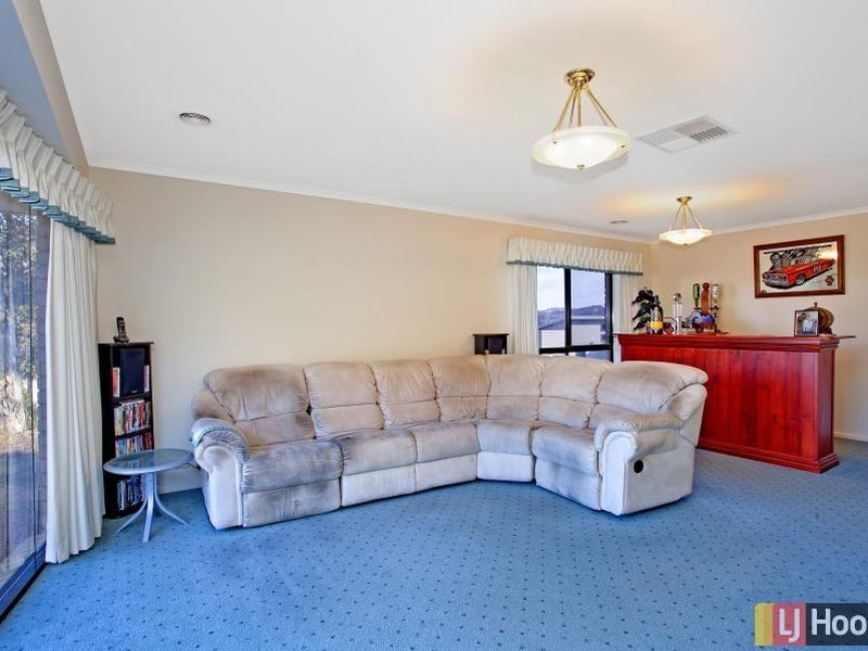 11 Boree Place, Jerrabomberra NSW 2619