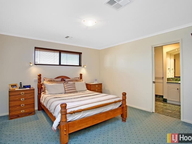 11 Boree Place, Jerrabomberra NSW 2619
