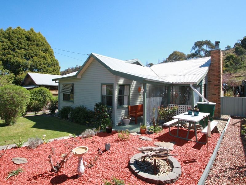 187 Foxlow Street, Captains Flat NSW 2623