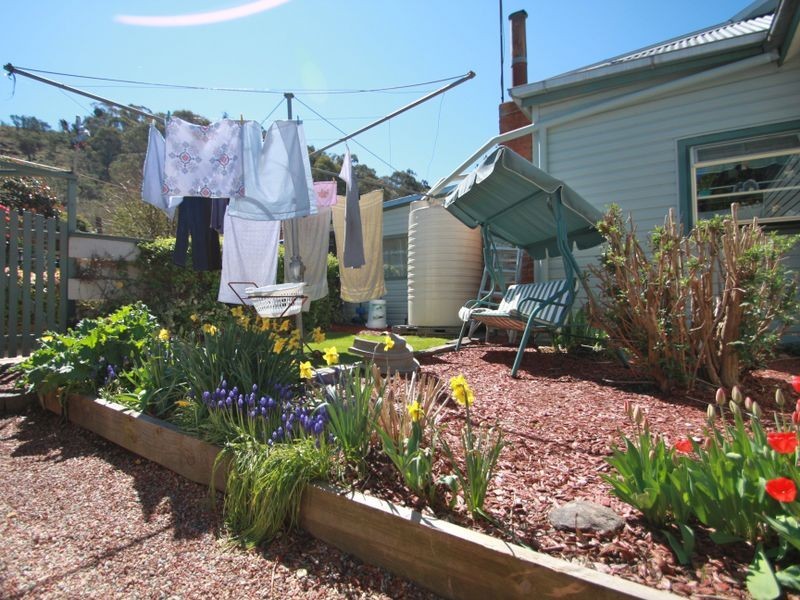 187 Foxlow Street, Captains Flat NSW 2623