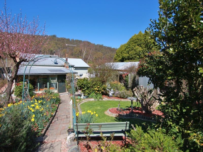 187 Foxlow Street, Captains Flat NSW 2623