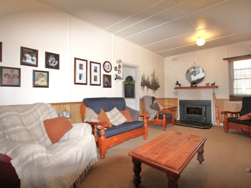 187 Foxlow Street, Captains Flat NSW 2623