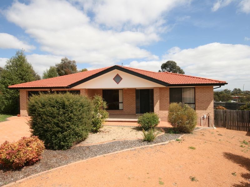 8 Colverwell Crescent, Jerrabomberra NSW 2619