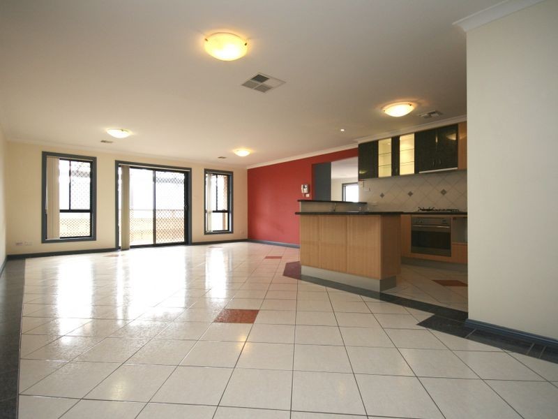8 Colverwell Crescent, Jerrabomberra NSW 2619
