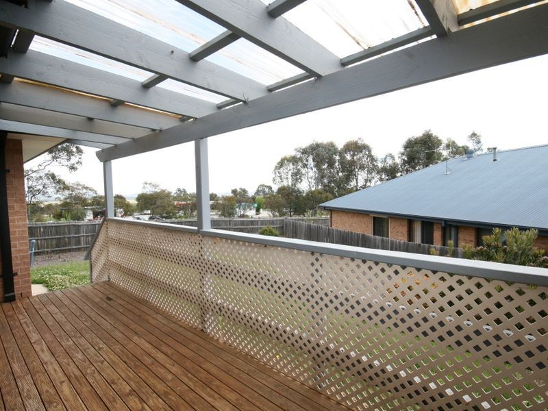 8 Colverwell Crescent, Jerrabomberra NSW 2619