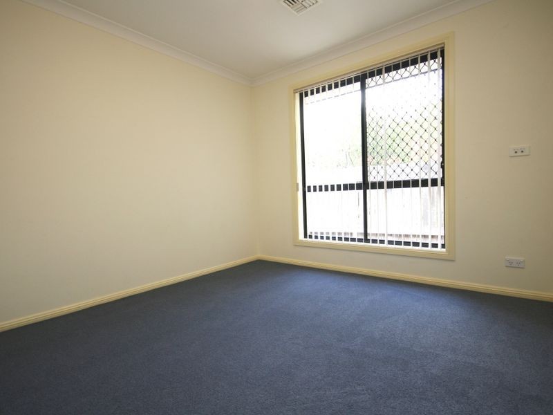 8 Colverwell Crescent, Jerrabomberra NSW 2619