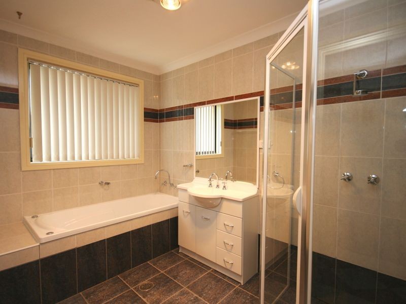8 Colverwell Crescent, Jerrabomberra NSW 2619