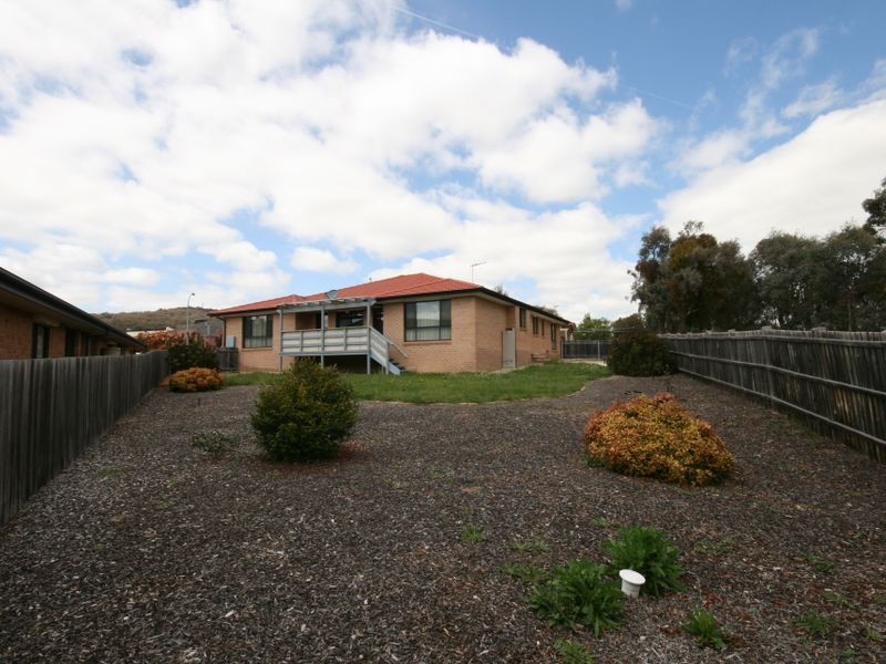 8 Colverwell Crescent, Jerrabomberra NSW 2619