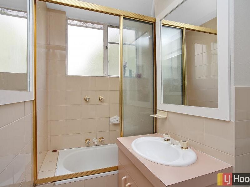 1/8-10 Stornaway Road, Queanbeyan NSW 2620