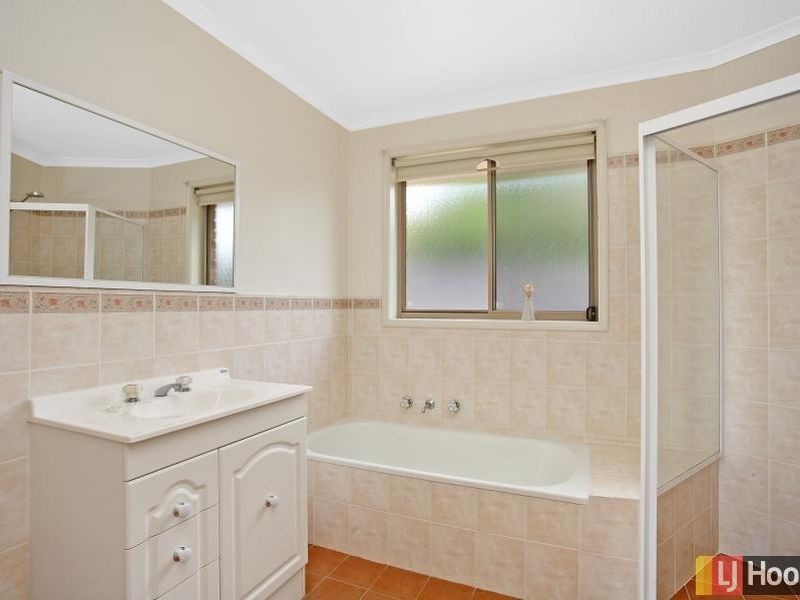 10 English Grove, Jerrabomberra NSW 2619