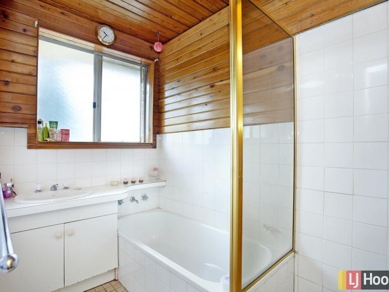 73 Pindari Crescent, Queanbeyan NSW 2620