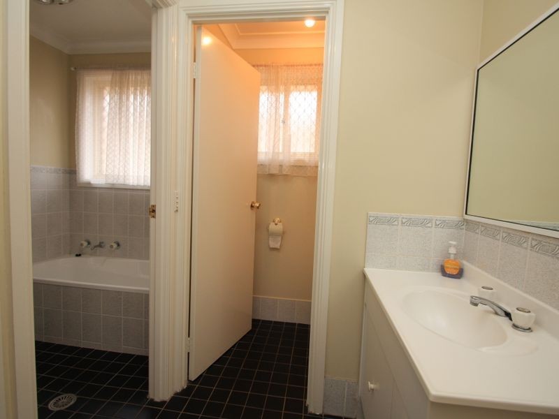 11 Ritchie Place, Queanbeyan NSW 2620