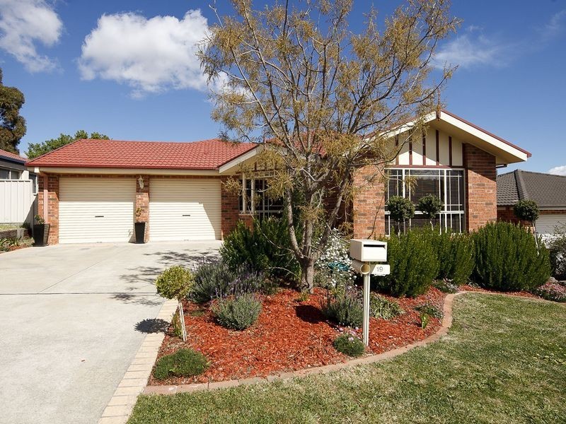 19 Thomas Royal Gardens, Queanbeyan NSW 2620