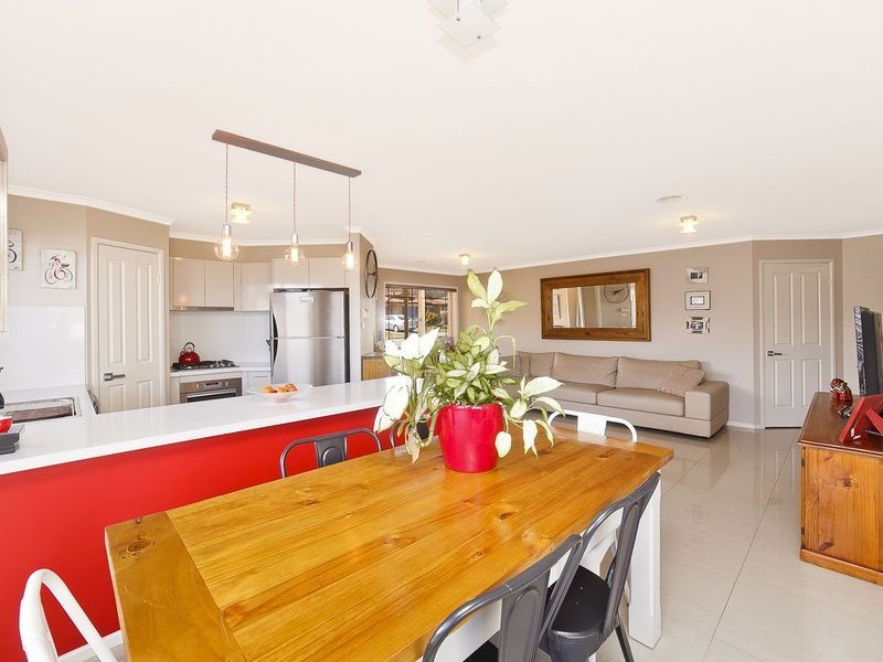 19 Thomas Royal Gardens, Queanbeyan NSW 2620