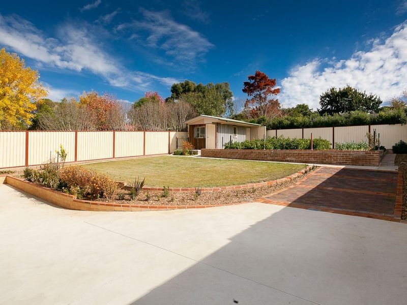 77 Stornaway Road, Queanbeyan NSW 2620