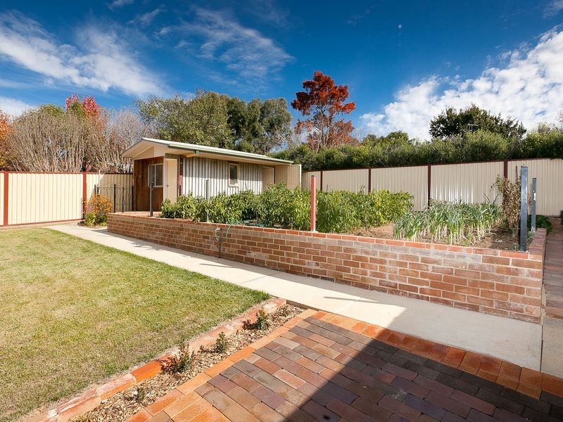 77 Stornaway Road, Queanbeyan NSW 2620