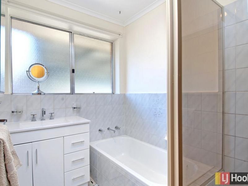 2 Cassinia Street, Queanbeyan NSW 2620