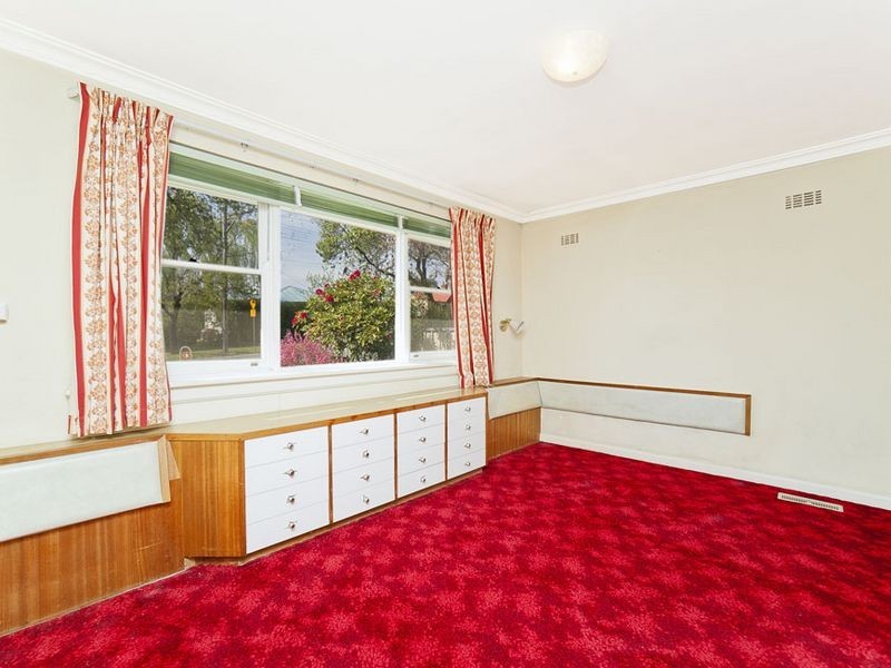 37 Donald Road, Queanbeyan NSW 2620