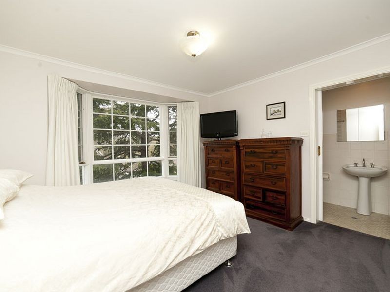 4 Johnson Place, Queanbeyan NSW 2620