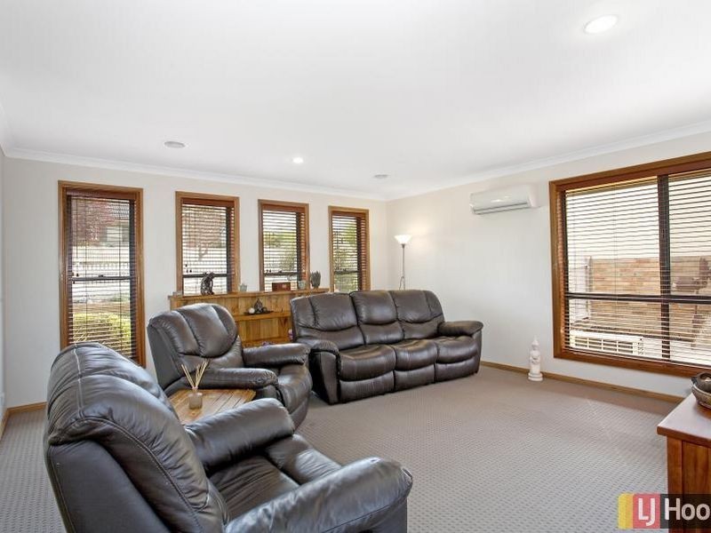 10 Stonehaven Circuit, Queanbeyan NSW 2620