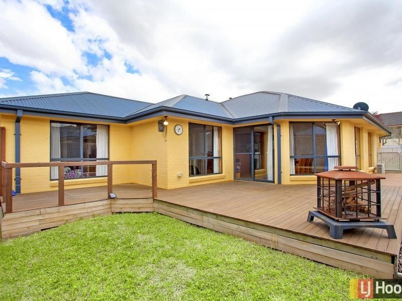 10 Stonehaven Circuit, Queanbeyan NSW 2620
