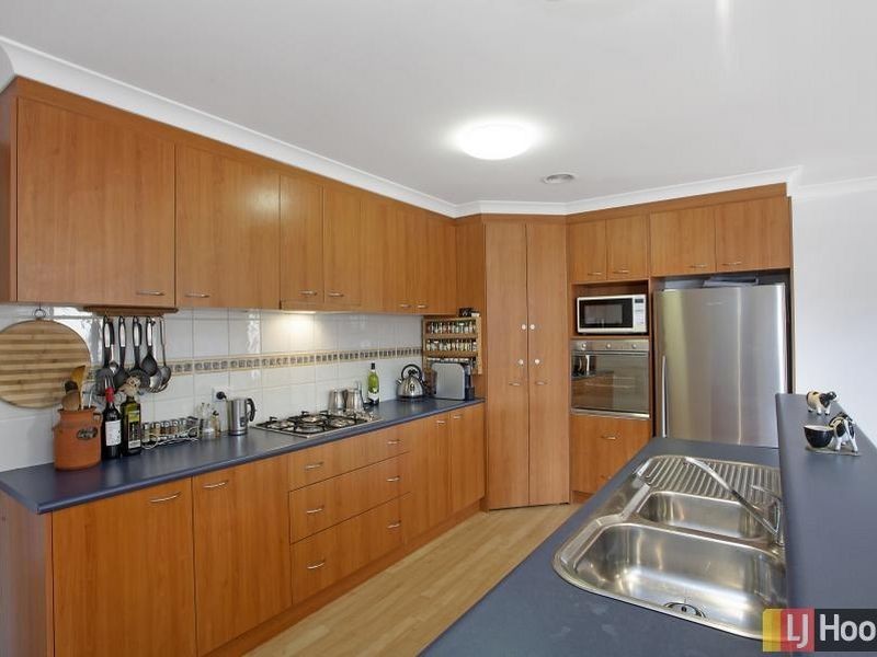 10 Stonehaven Circuit, Queanbeyan NSW 2620