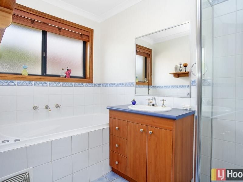 10 Stonehaven Circuit, Queanbeyan NSW 2620