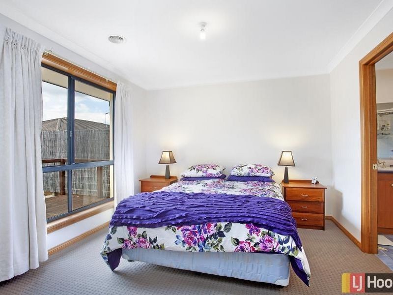 10 Stonehaven Circuit, Queanbeyan NSW 2620