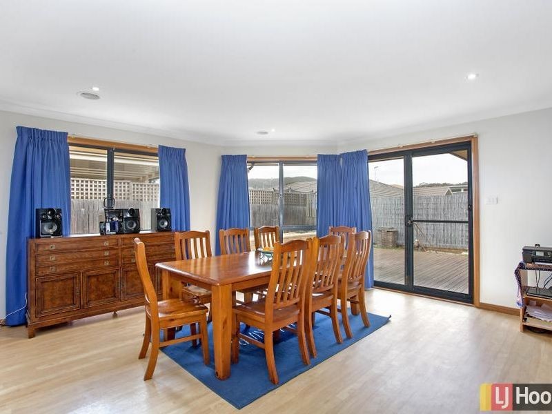10 Stonehaven Circuit, Queanbeyan NSW 2620