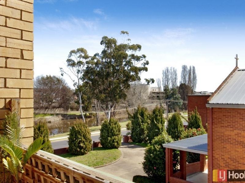 8/30 Trinculo Place, Queanbeyan NSW 2620