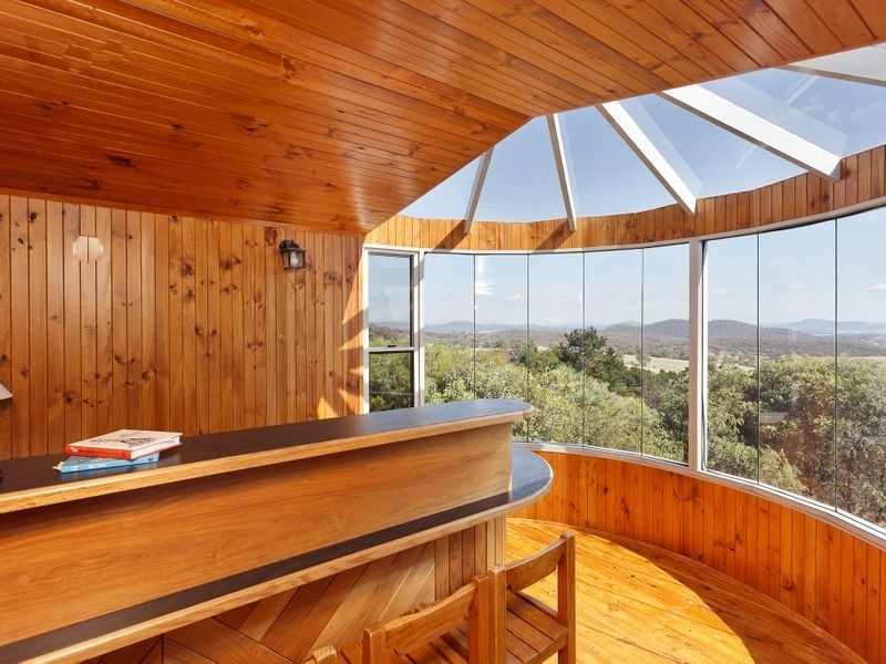 6 Mol Crescent, Queanbeyan NSW 2620