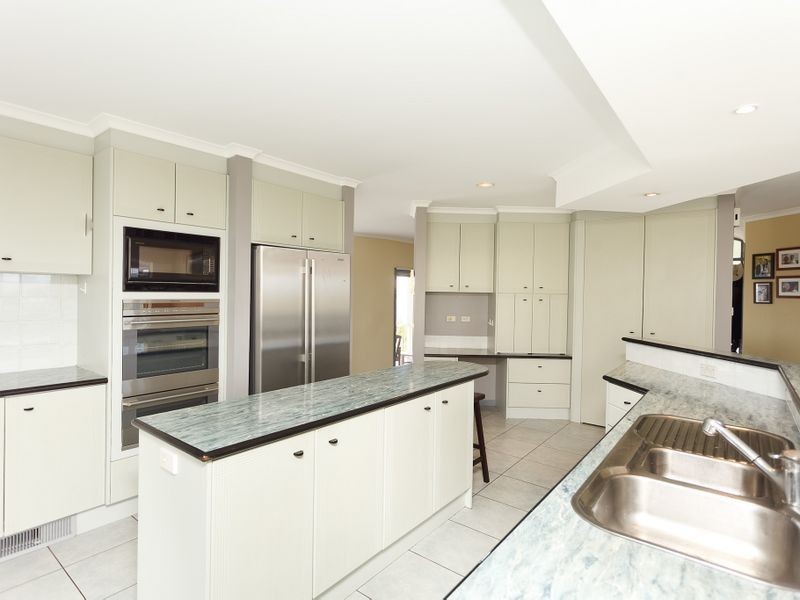 6 Mol Crescent, Queanbeyan NSW 2620