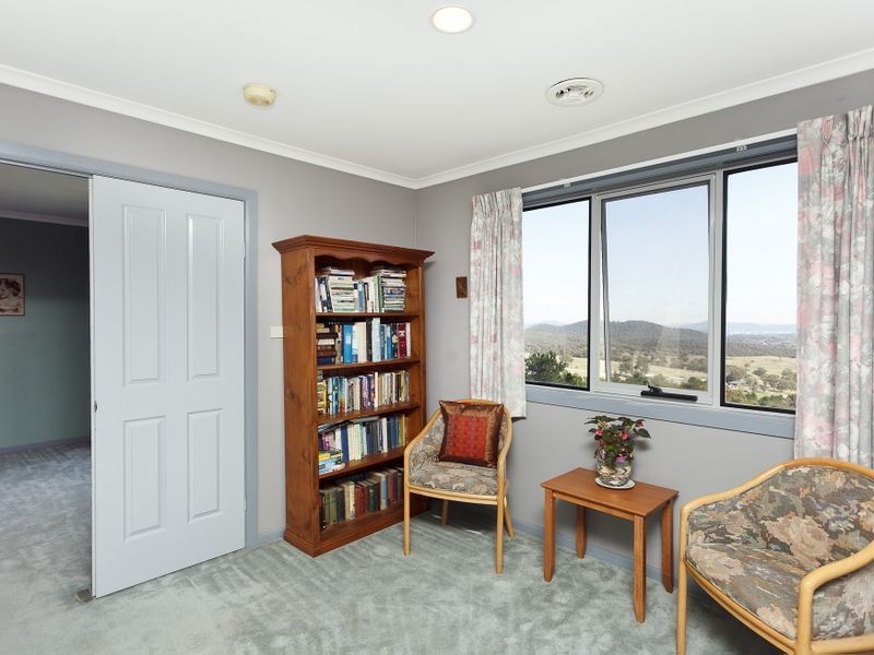 6 Mol Crescent, Queanbeyan NSW 2620