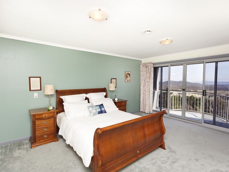 6 Mol Crescent, Queanbeyan NSW 2620