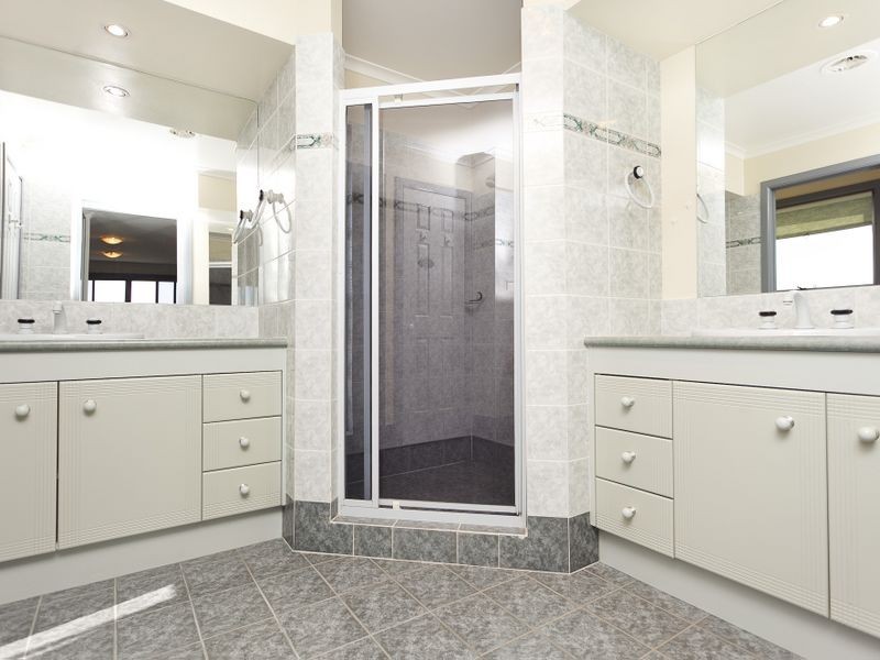 6 Mol Crescent, Queanbeyan NSW 2620