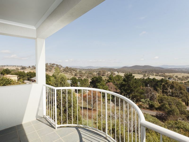 6 Mol Crescent, Queanbeyan NSW 2620