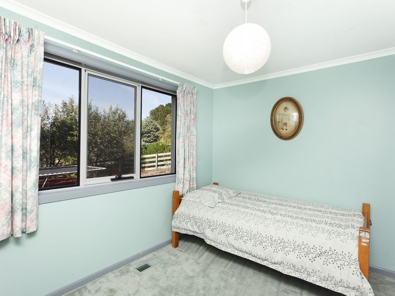 6 Mol Crescent, Queanbeyan NSW 2620